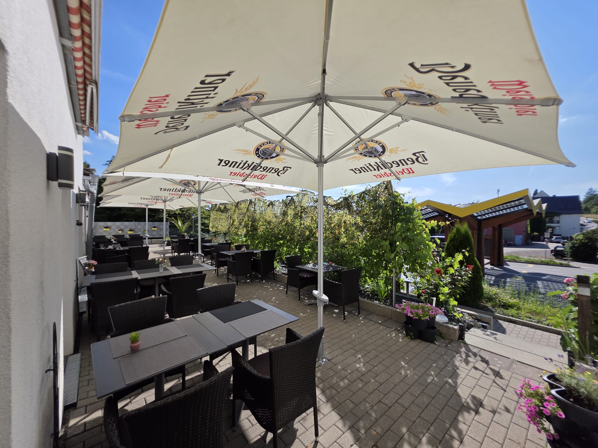 Außenterrasse im Sommer